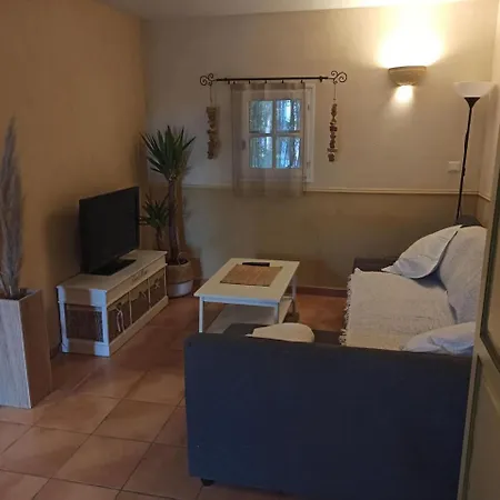 Maisonnette Dans Mas Authentique Avec Piscine Saint-Laurent-dʼAigouze