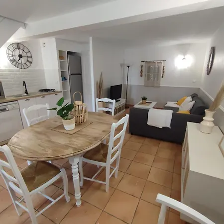 Maisonnette Dans Mas Authentique Avec Piscine Holiday home *